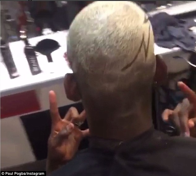 Paul Pogba a plecat în vacanță cu o nouă tunsoare extravagantă. Francezul se distrează în LA / GALERIE FOTO și VIDEO