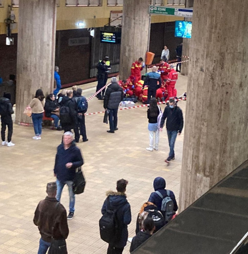 Un bărbat a murit în stația de metrou Piaţa Unirii. Medicii au încercat să îl resusciteze minute în șir