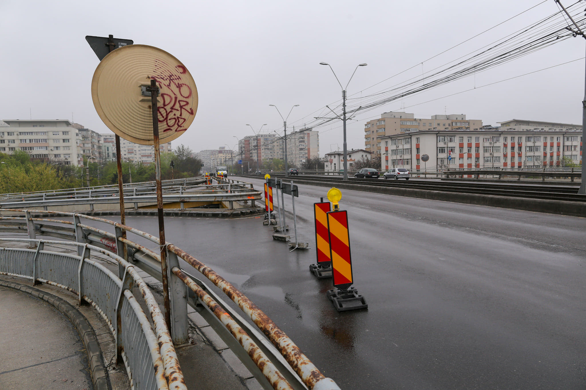 FOTO / Au început lucrările de reabilitare la Podul Grant. Șoferii, afectați de închiderea bretelei spre Giulești, Crângași și Militari