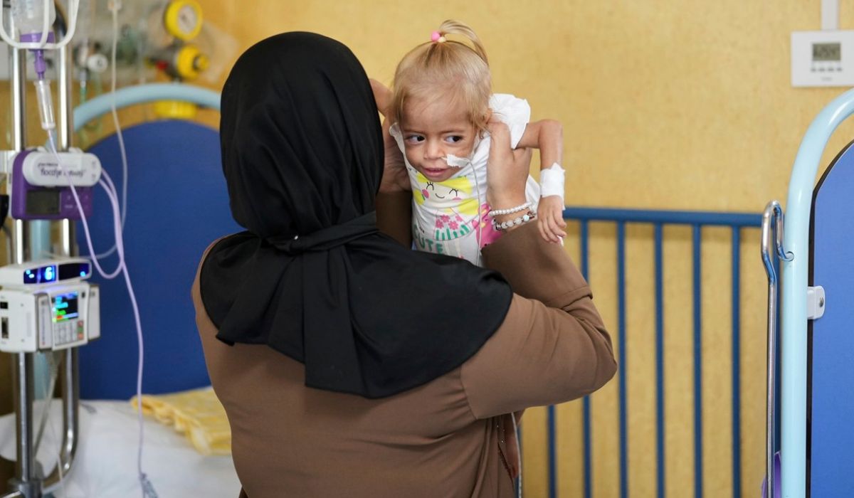 Povestea fetiței de 2 ani evacuată din Gaza și salvată de medici în Italia în ultimul moment: cântărea doar patru kilograme