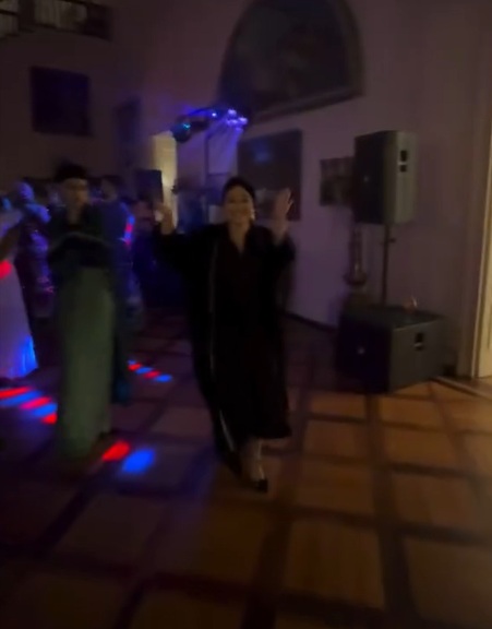 Ținuta purtată de Andreea Esca în noaptea Premiilor Oscar 2025. Vedeta PRO TV a atras toate privirile: „Prieteni, good music, loc superb”
