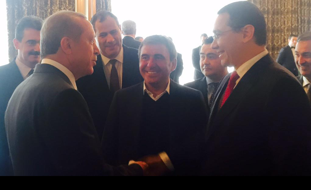 Hagi i-a făcut cadou președintelui Turciei ^un tricou cu numărul 10