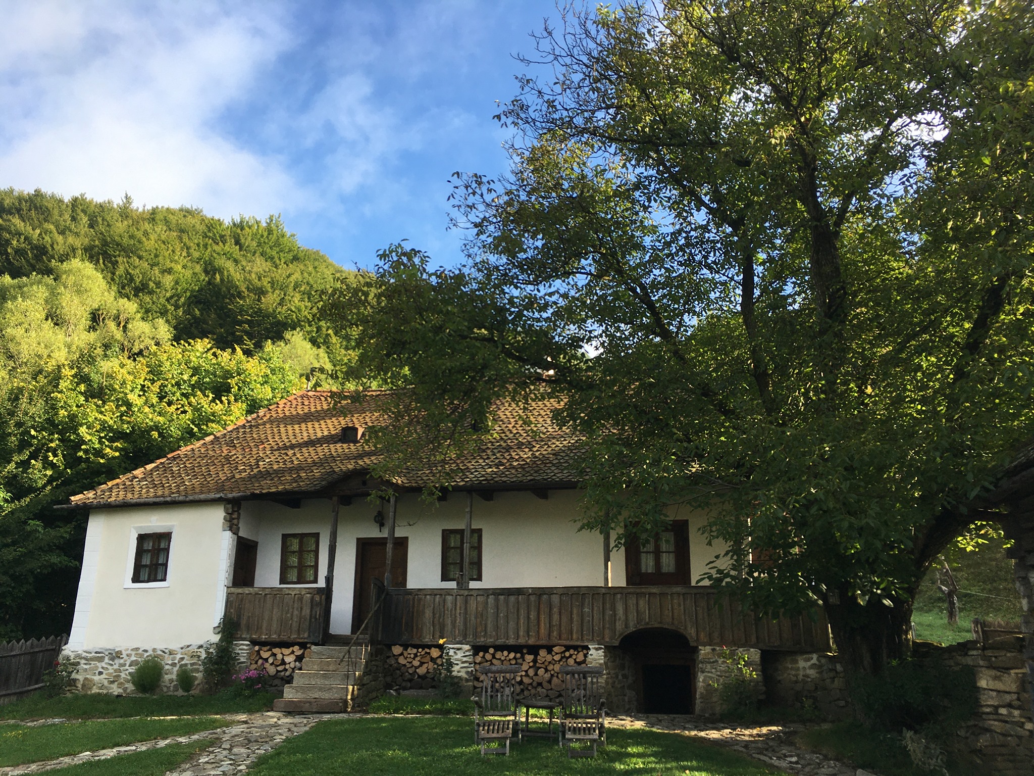 The New York Times a vizitat înainte de încoronare casa din Transilvania a regelui Charles, una dintre cele 56 de cabane, 12 case și 7 palate pe care acesta le deține