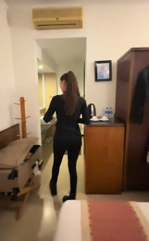 Imagini cu locul în care Irina Fodor a fost cazată la Asia Express. Camera de hotel avea mucegai pe pereți: „Miroase a șosete murdare”