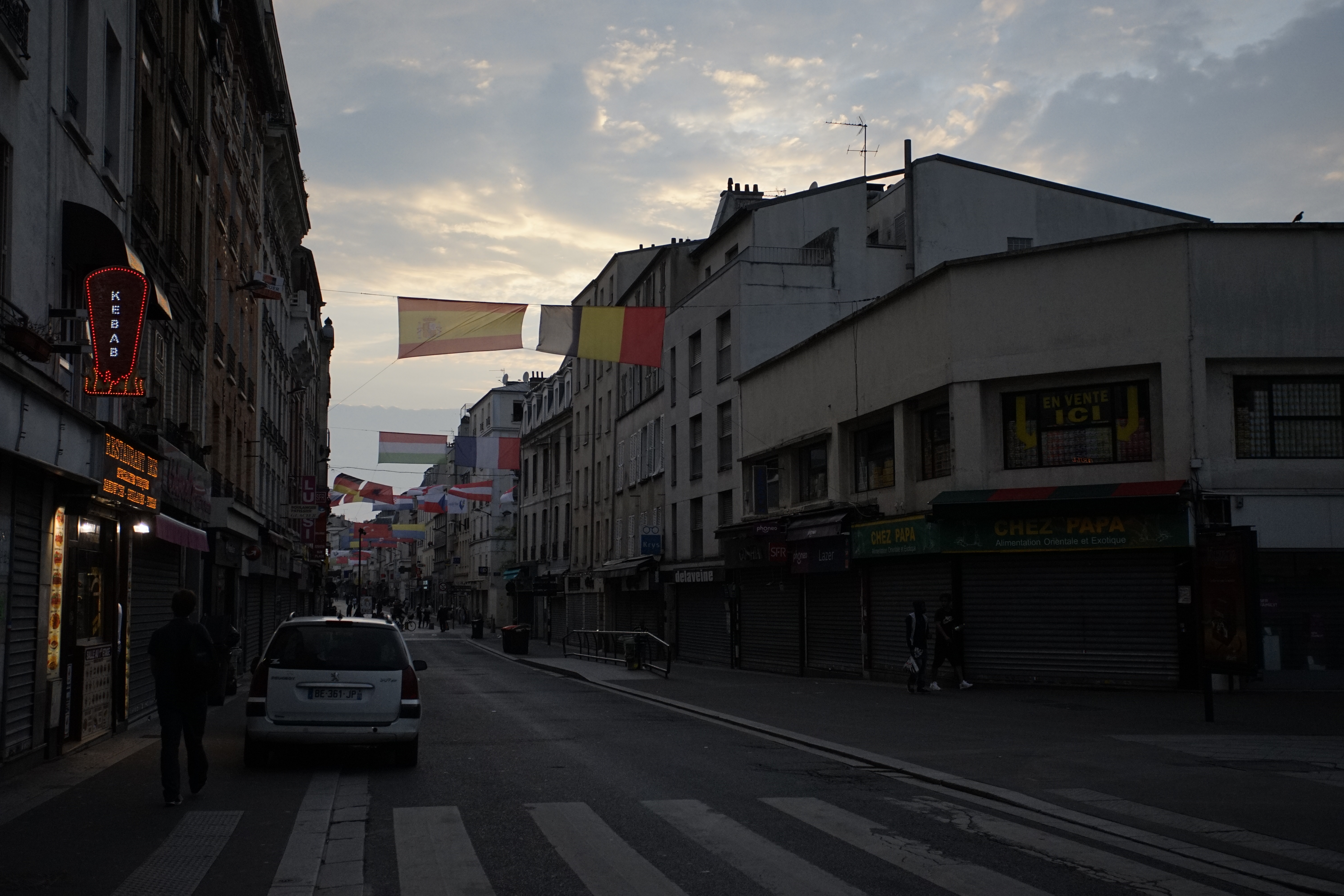 Euro 2016. Reportaj din infernul de la Saint-Denis. Vineri jucăm aici, pe Stade de France, cu gazdele! ”Explodează câte o bombă la două săptămâni și se trage cu Kalașnikovul” EXCLUSIV&FOTO
