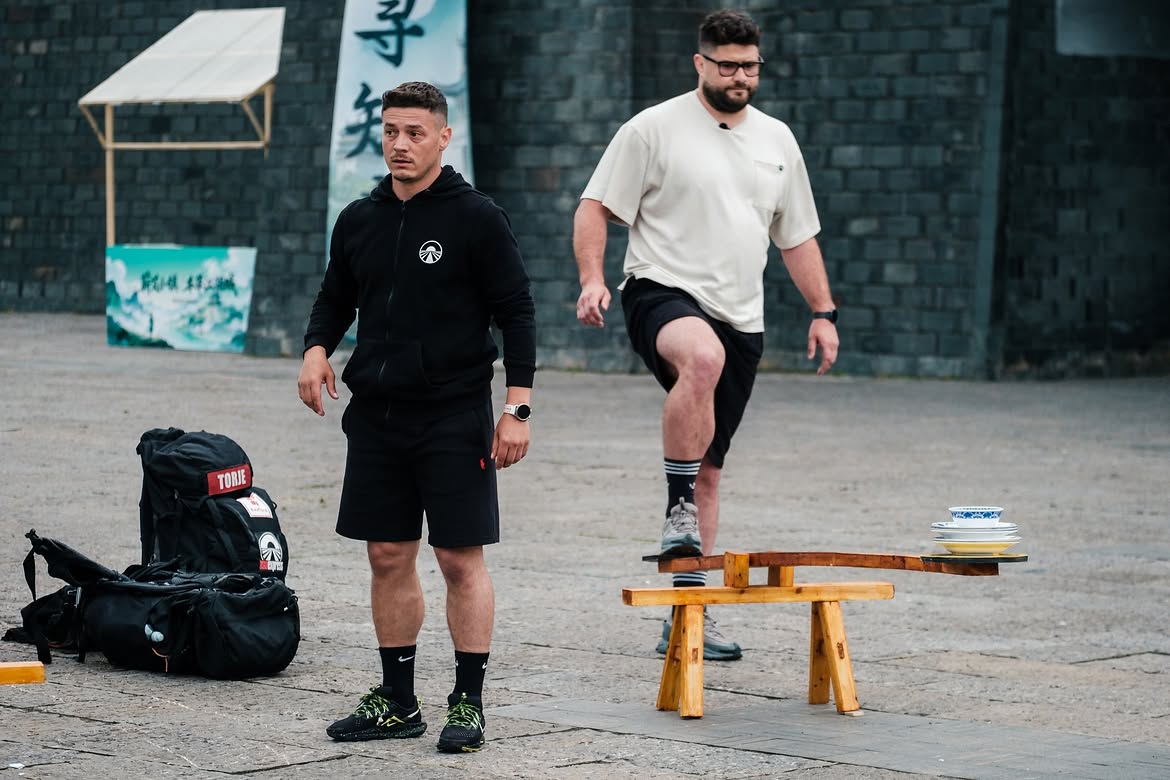 Cine este Alin Alexuc Ciurariu de la Asia Express 2026. Face echipă cu Gabi Torje la Antena 1