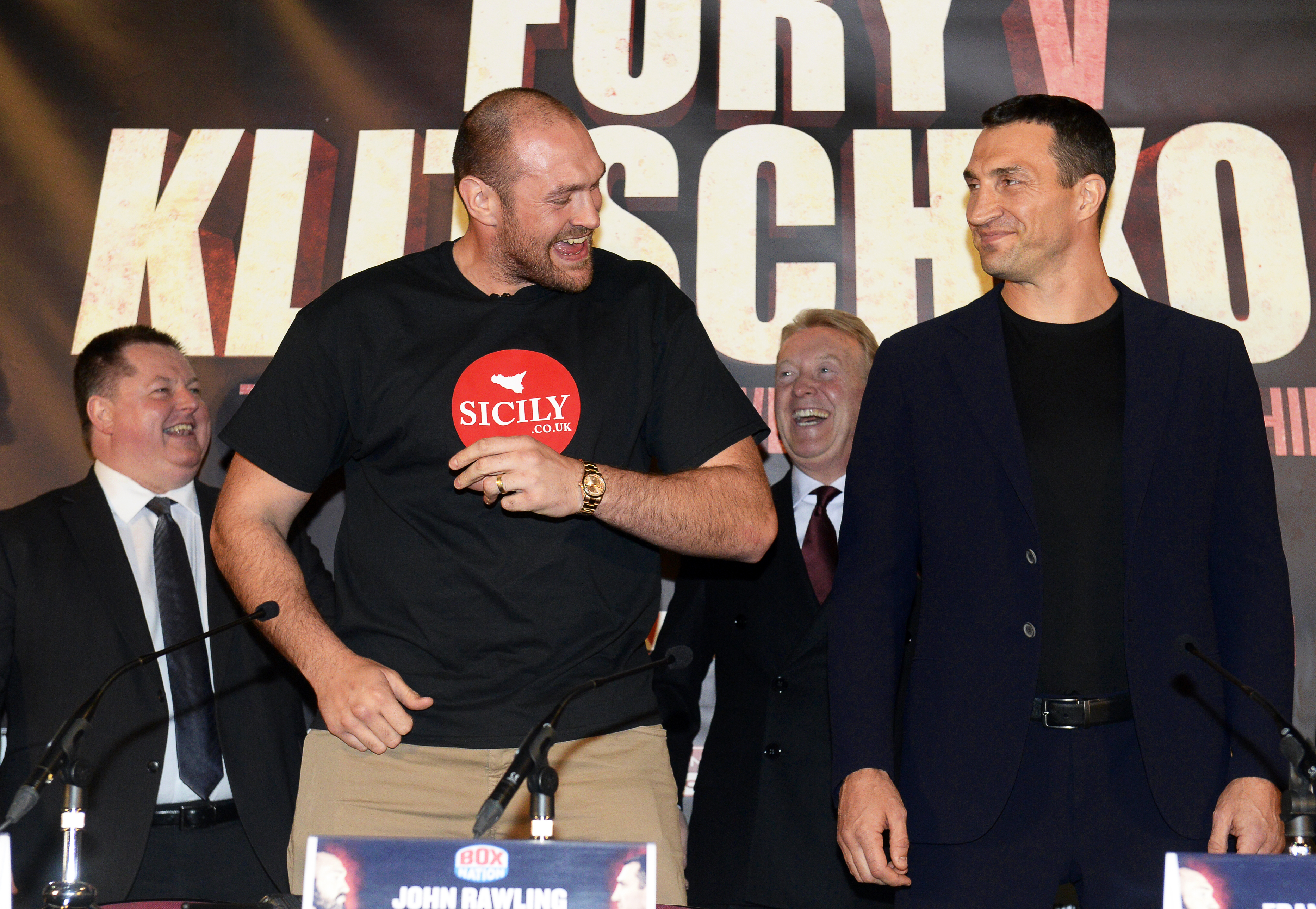 Boxerul Tyson Fury a făcut circ la conferința de presă: “Sunt gras ca un porc” / GALERIE FOTO și VIDEO