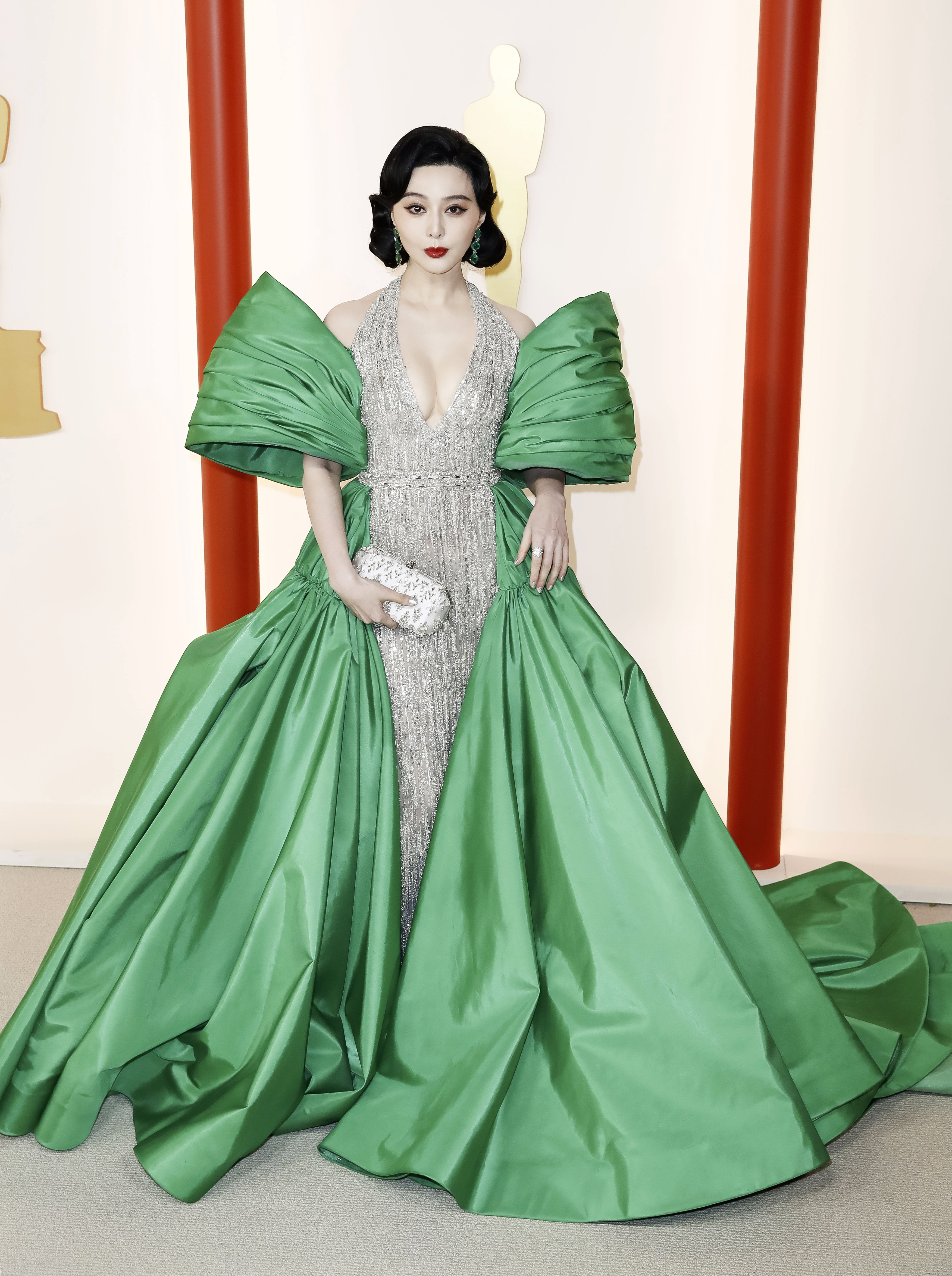 Ținutele vedetelor la Oscar 2023. Actrițele s-au întrecut în rochii elegante și strălucitoare. FOTO