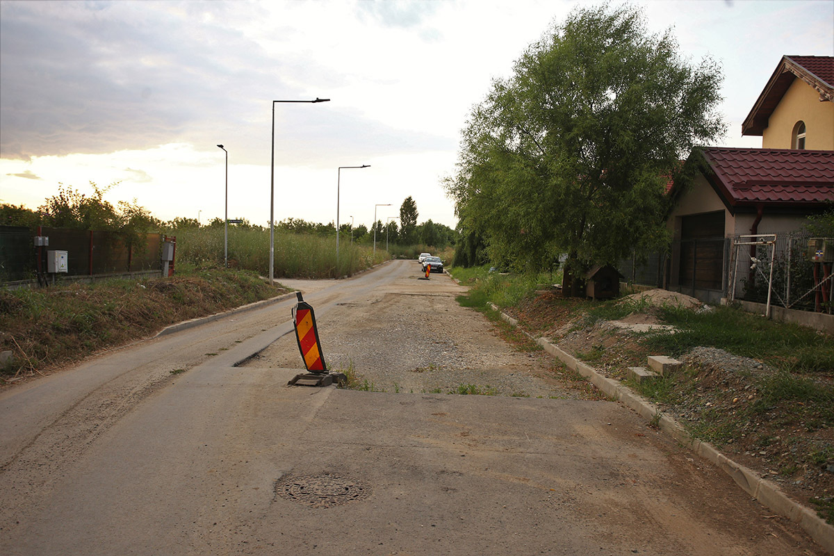 Care sunt cele 60 de străzi din București pe care trebuie să le asfalteze Nicușor Dan
