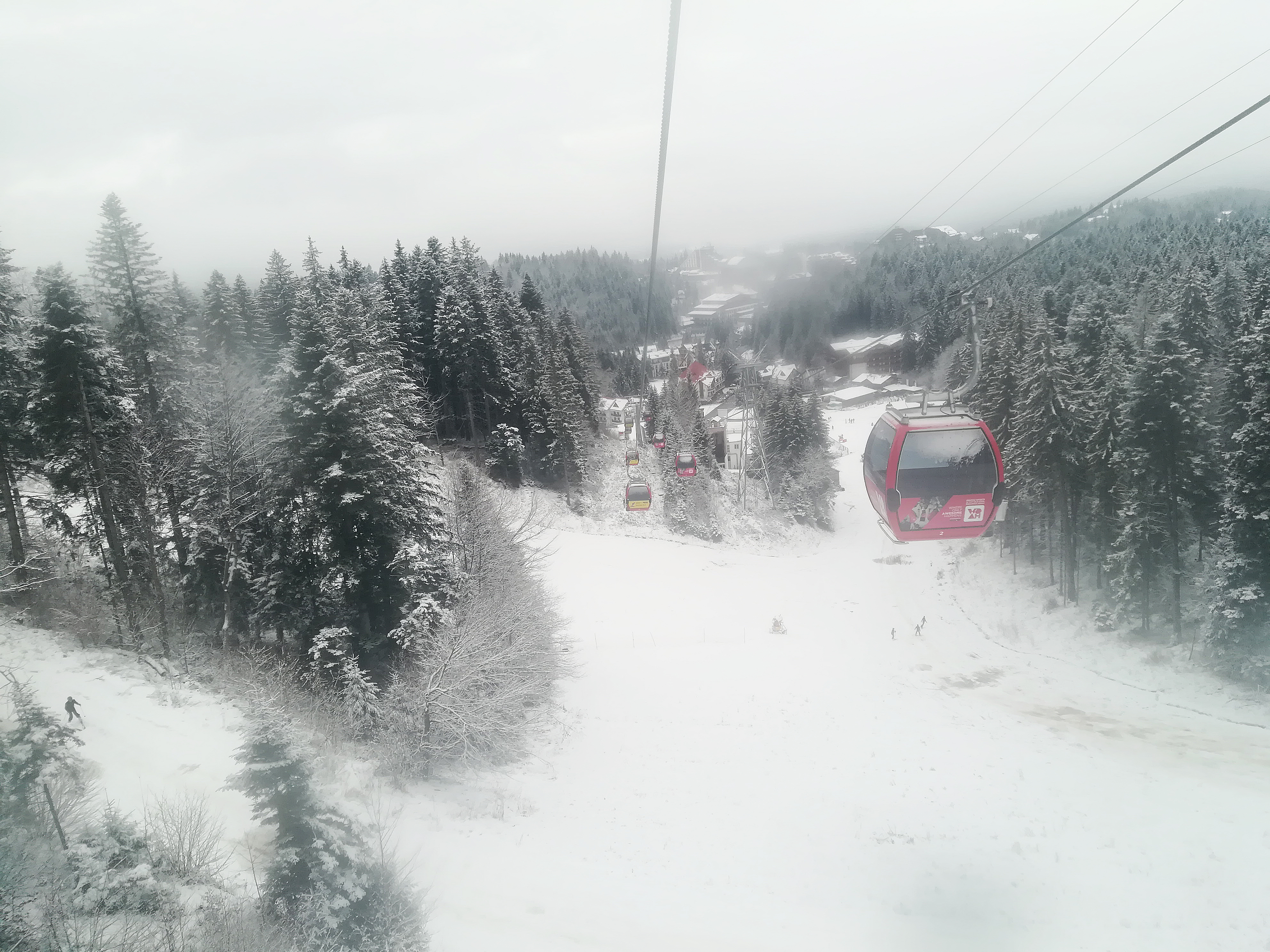 Cum petreci Crăciunul la Poiana Brașov: Spectacol cu Direcţia 5 şi defilarea schiorilor cu torţe aprinse| FOTO