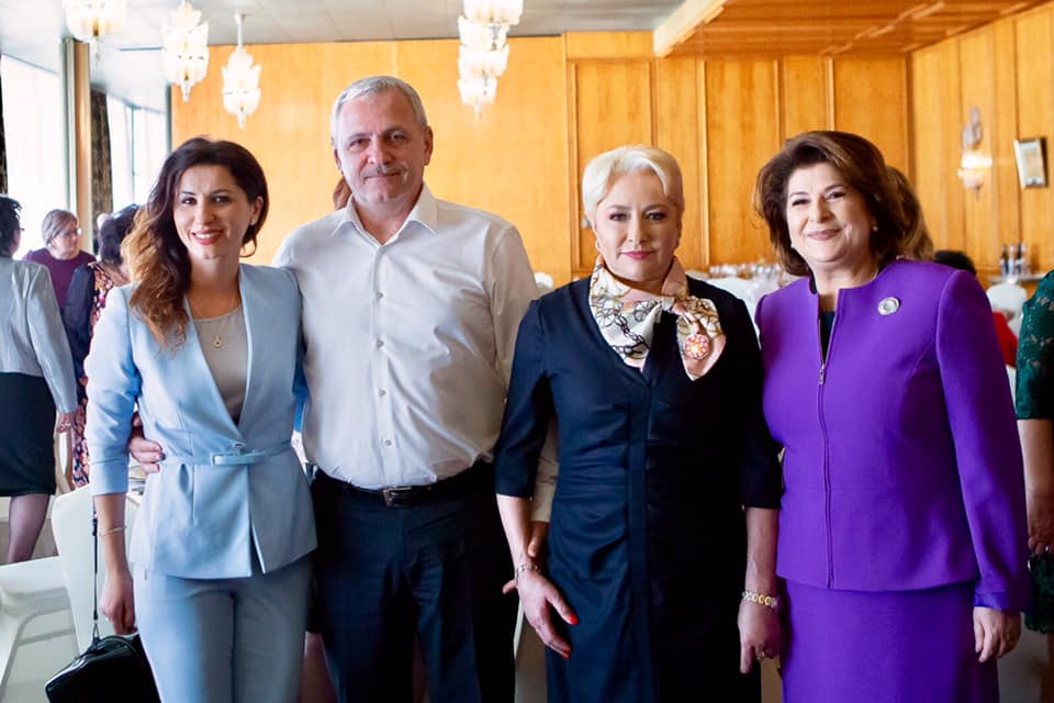 FOTO | Liviu Dragnea şi iubita sa, Irina Tănase, alături de femeile din PSD, de 8 martie. Petrecerea s-a ţinut la o vilă de protocol a statului
