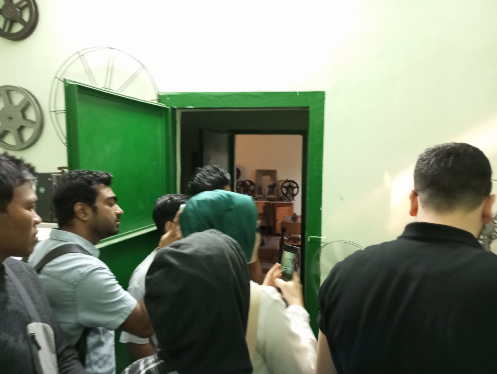 Buzunarele ascunse ale orașului: la Reșița, Shaolin filmează cu cameră Arriflex pe 16 milimetri 