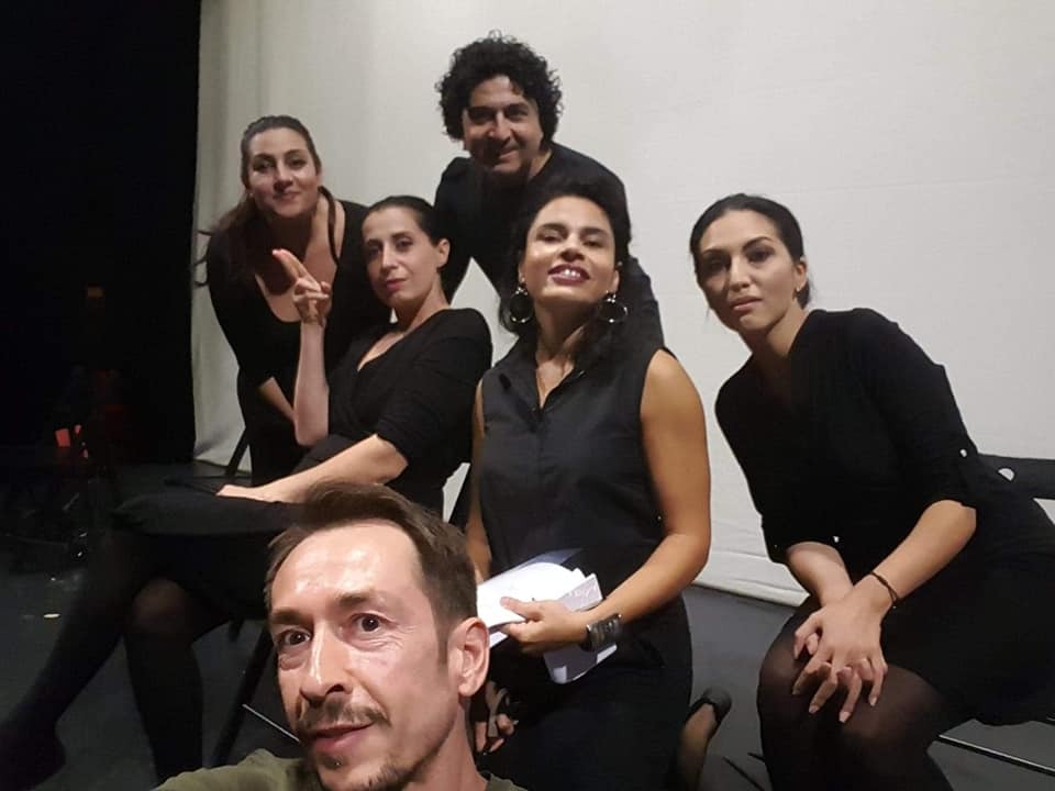 „Este colosal. Este nemărginit. Este istorie. Și nu e întotdeauna atât de roz”. Interviu cu Alina Șerban, despre prima piesă a unei regizoare rome pusă pe scena TNB