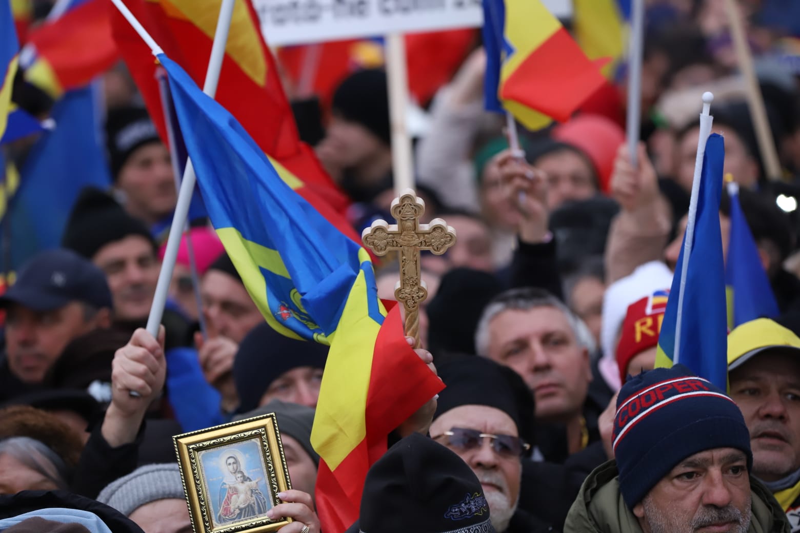 Străzi închise de poliție în ultima clipă în București, în timpul mitingului anunțat de AUR pe 1 martie