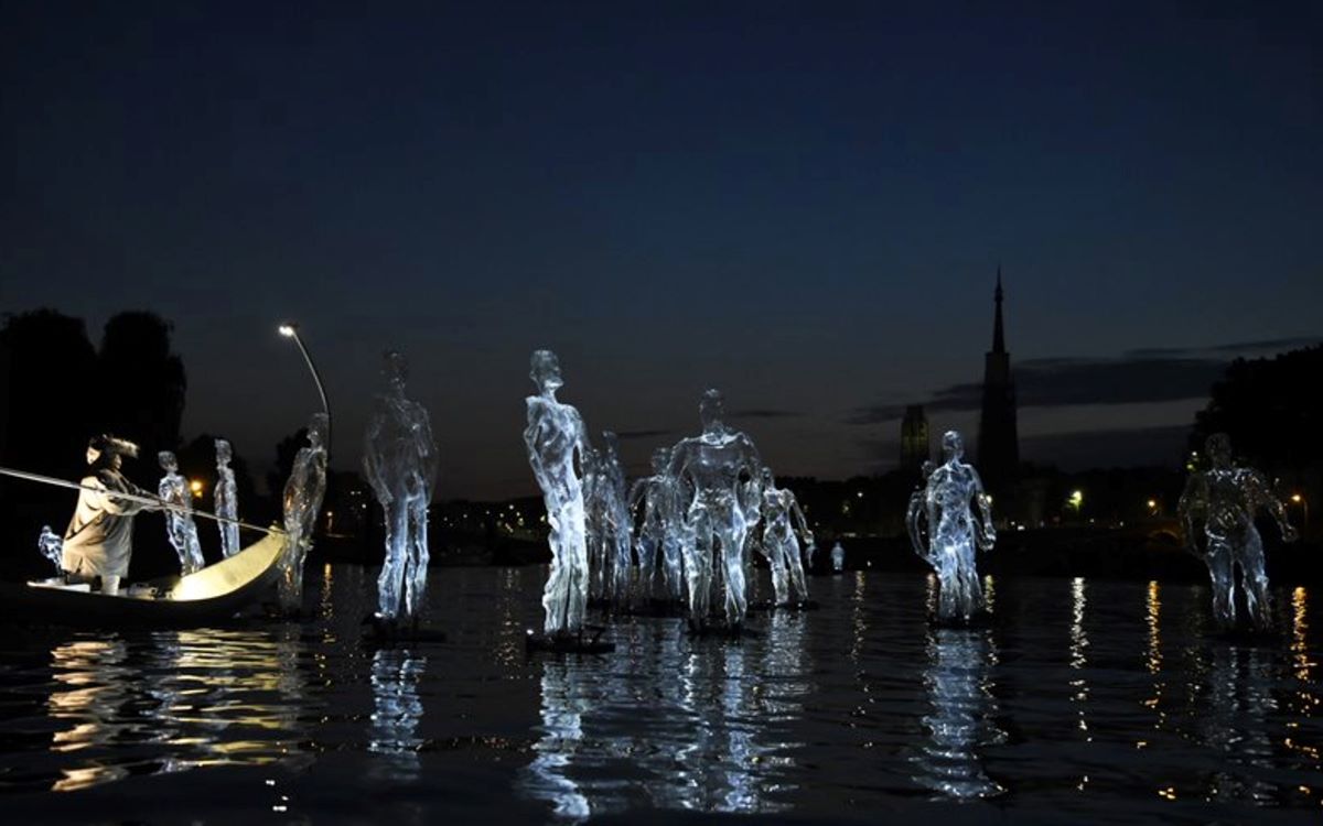 Recomandare de weekend: Festivalul de Teatru de Stradă din București. Râul Dâmbovița, scenă pentru „două spectacole nocturne pe apă”