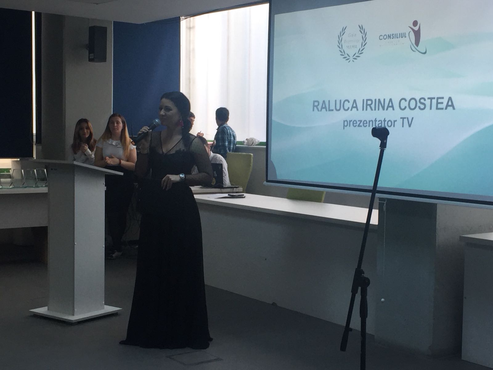 "Gala Mama", evenimentul oamenilor inimoși care încearcă din răsputeri să ofere copiilor orfani căldura unei familii
