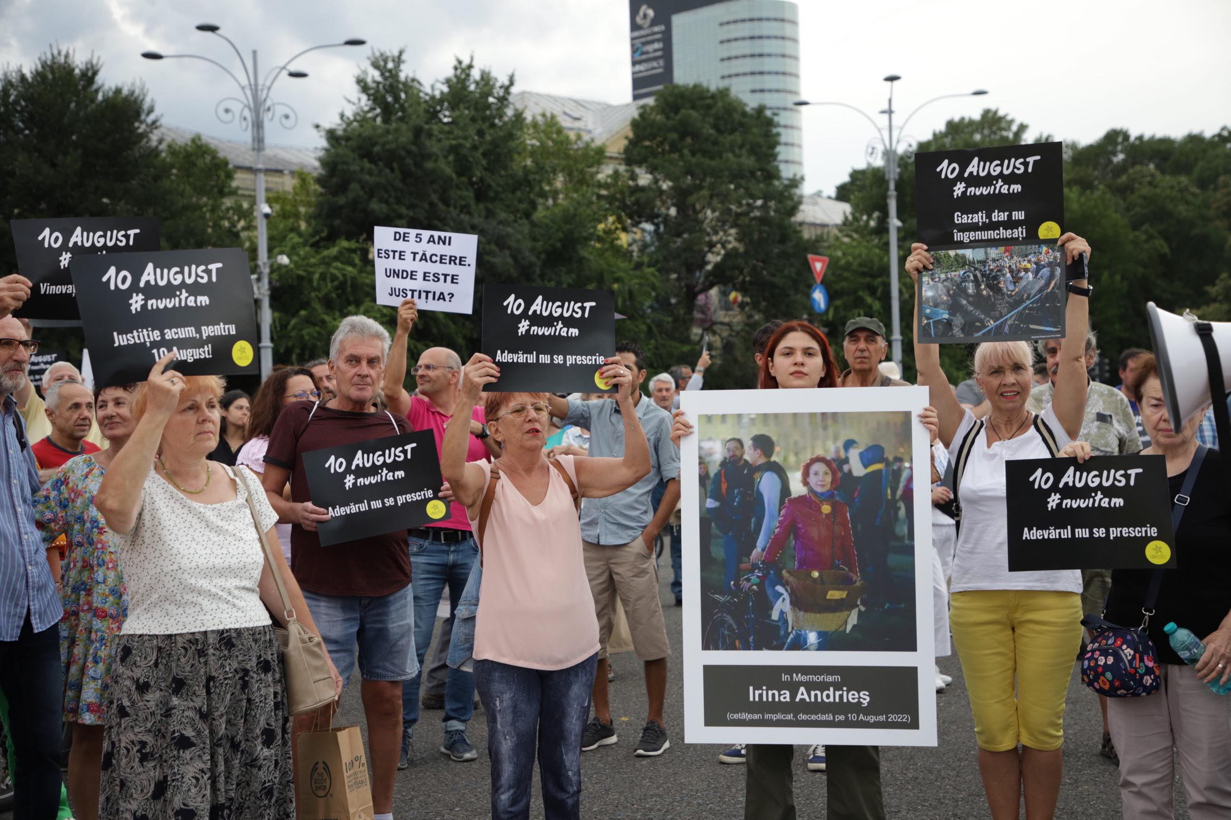 Manifestație în Piața Victoriei, la cinci ani de la violențele de la protestul din 10 august 2018: „Judecați, nu tergiversați!”