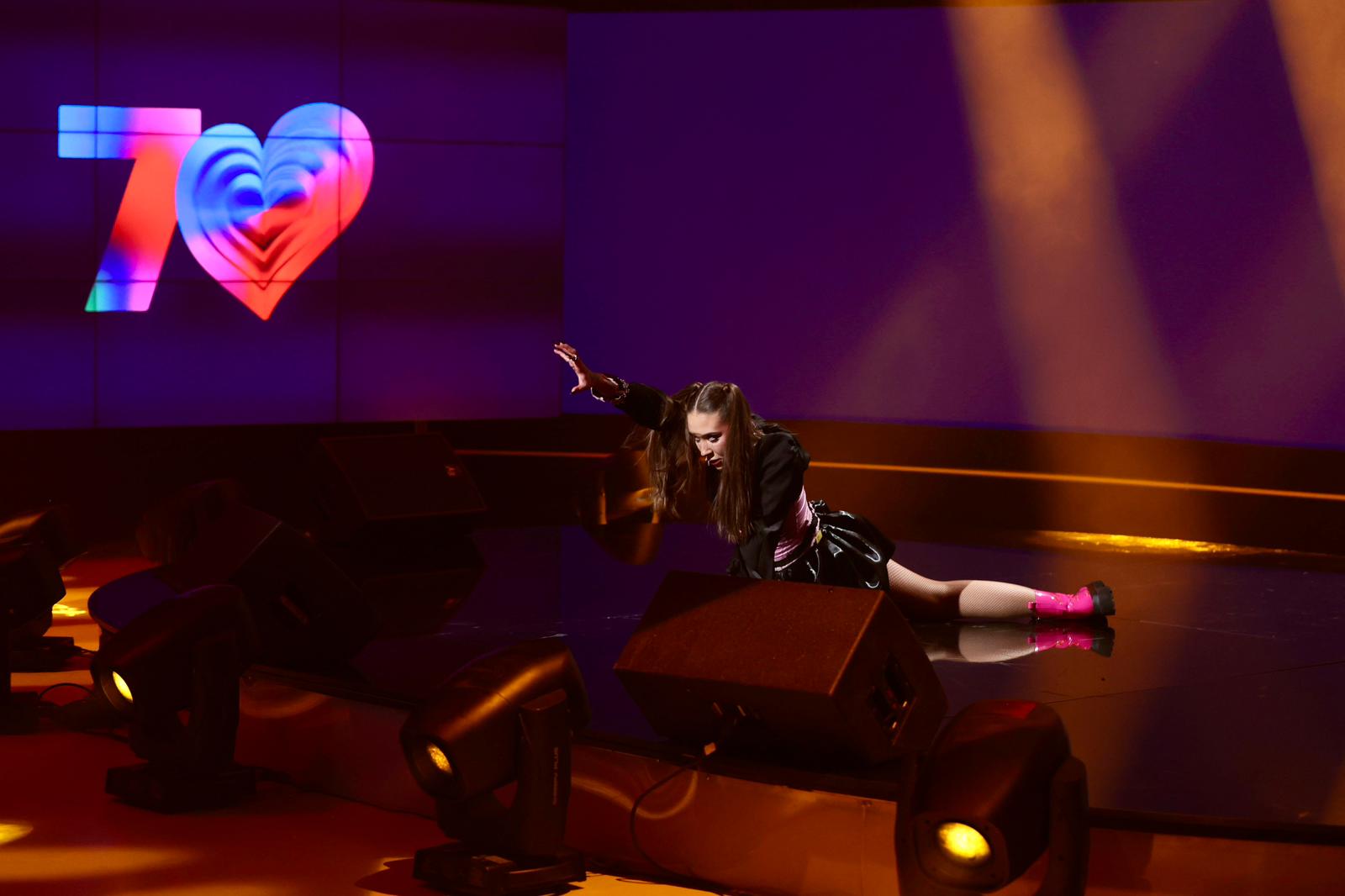 Cum sună melodia care o poate duce pe Emy Alupei în finala internațională Eurovision 2026 de la Viena: „Tili Bom”