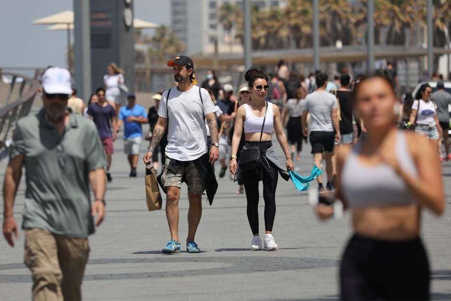 Cum a fost în Israel în prima zi în care masca nu a mai fost obligatorie în aer liber