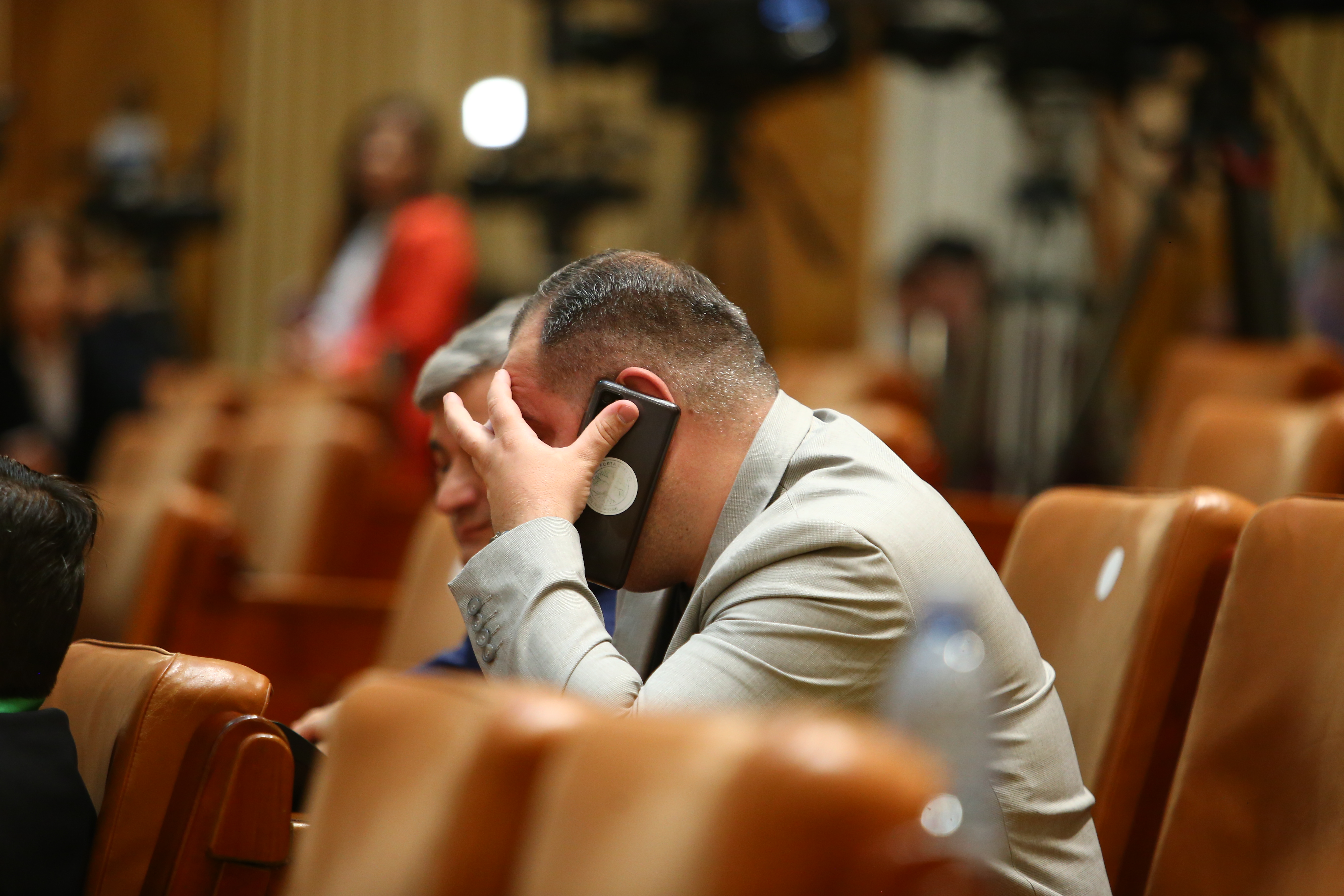 Ziua în care democrația a încasat patru gloanțe. Cum a schimbat AUR prin forță regulile din Parlament&nbsp;