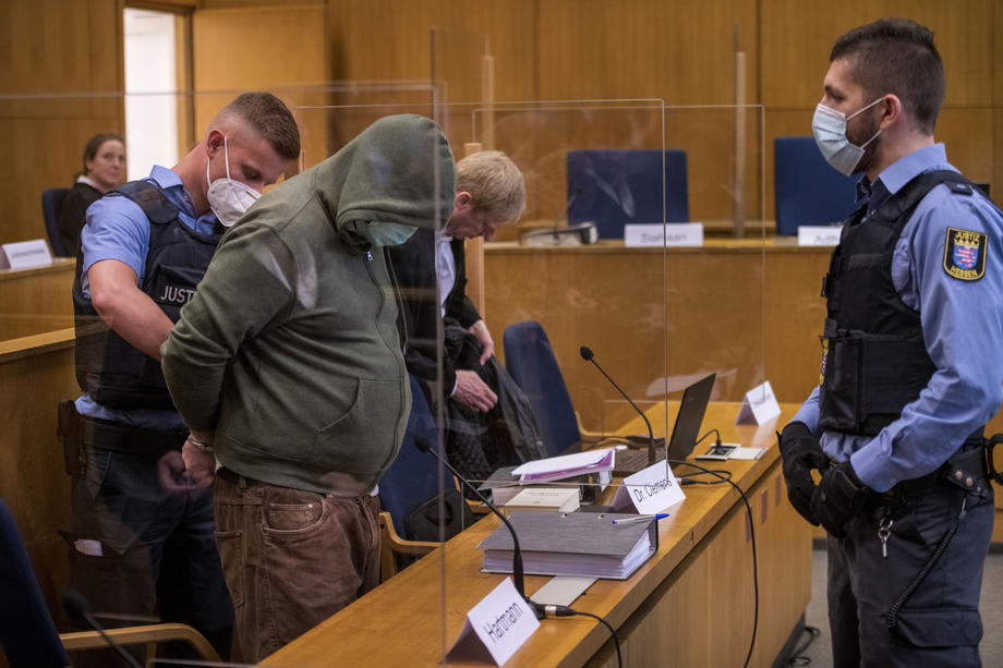 A început procesul în cazul atentatului extremist asupra politicianului german Walter Lübcke. “Se desfășoară la cel mai înalt nivel de securitate”