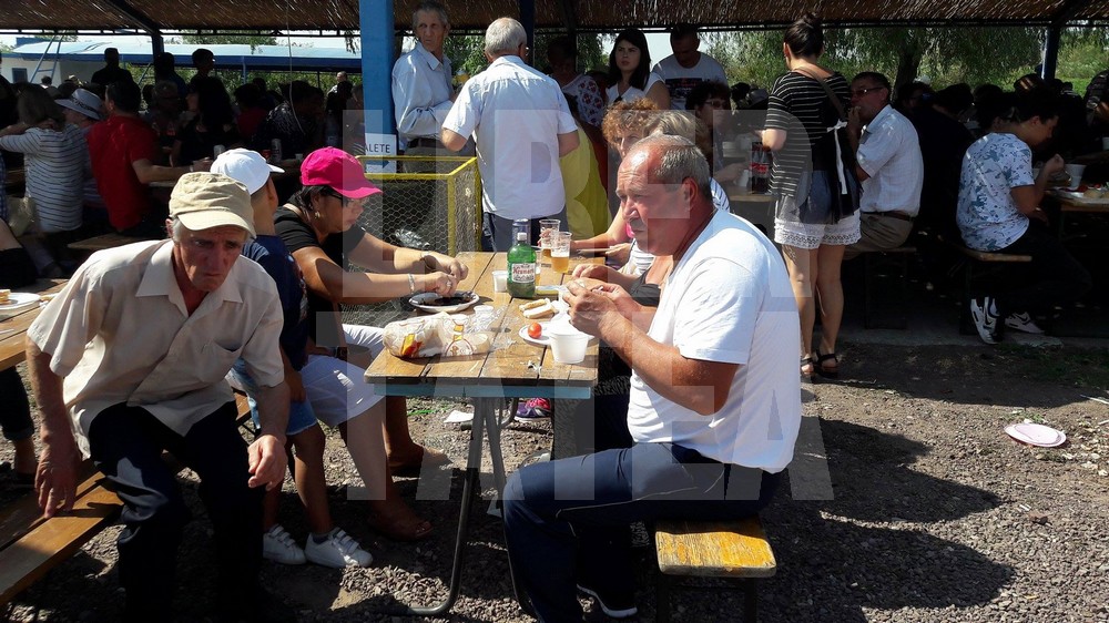 Sărbătoarea borșului de pește, la Jurilovca. Se gătesc 15 tone de ciorbă din 5 tone de pește / GALERIE FOTO