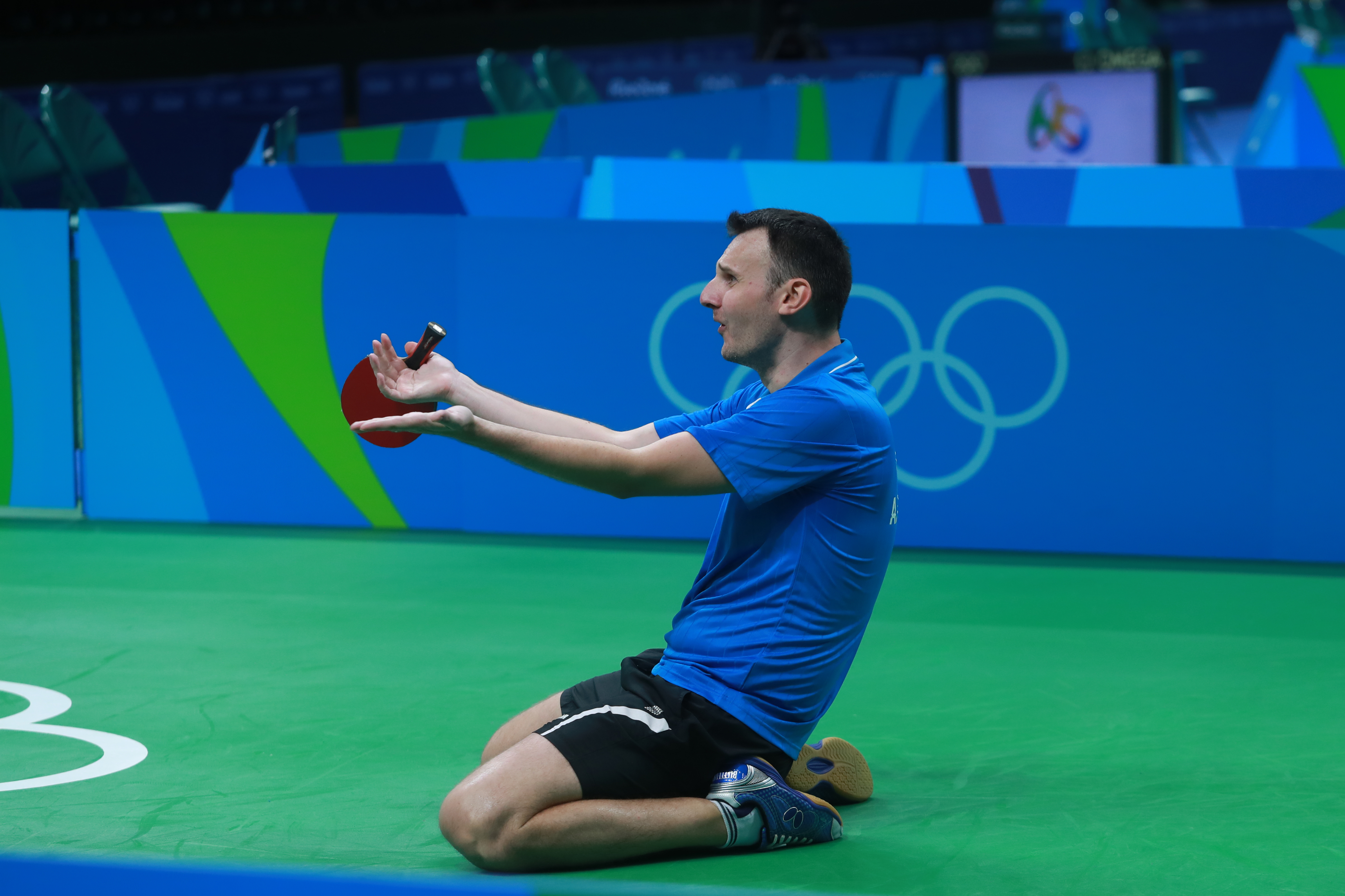 Jocurile Olimpice. Băieții țin steagul sus. Doi calificați în turul III la tenis de masă. Ionescu joacă în această noapte