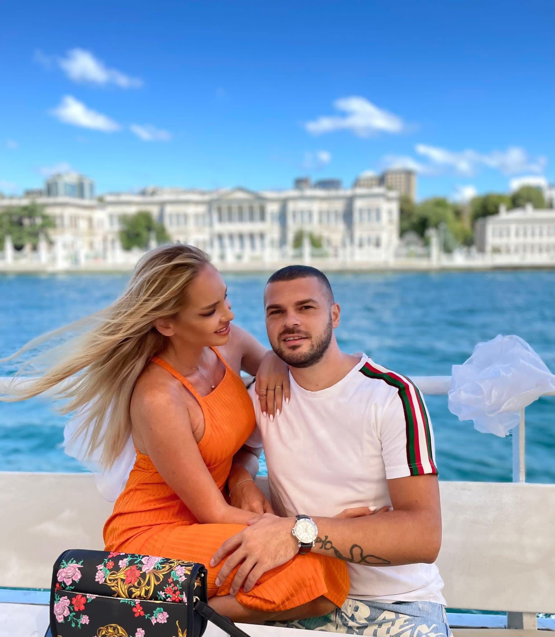 Maria Constantin și Robert Stoica se căsătoresc. Cei doi sunt împreună de aproape 3 ani. „Am fost cerută”