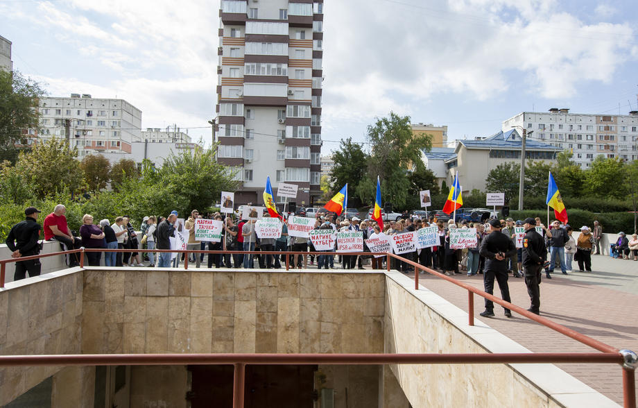 Protest antiguvernamental la Chișinău, organizat de un partid prorus. Aproximativ 20.000 de oameni, în stradă
