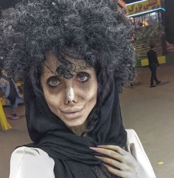 FOTO | Cum arată cu adevărat tânăra care a spus că a făcut 50 de operaţii pentru a avea chipul lui Angelina Jolie