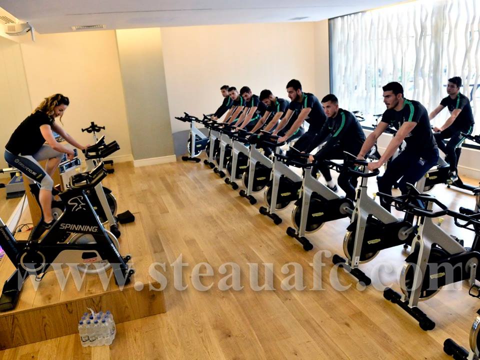 Steliștii, vizitați de copiii de la Școala Socială de Fotbal. Apoi TRX! ^De mâine, stagiu în Turcia. Bourceanu n-a plecat!/ FOTO&VIDEO
