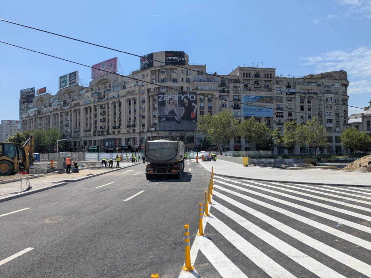 Circulația se redeschide pe o porțiune din Piața Unirii și se pregătește conectarea tramvaielor 32 și 21, anunță Daniel Băluță și Ciprian Ciucu pe șantierul Planșeul Unirii