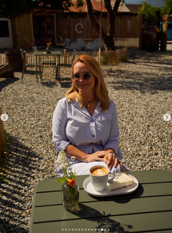 Noi imagini cu Andreea Esca la Căminul Cultural, construit în Porumbacu de Sus. „Am visat la locul acesta și acum sunt foarte fericită”