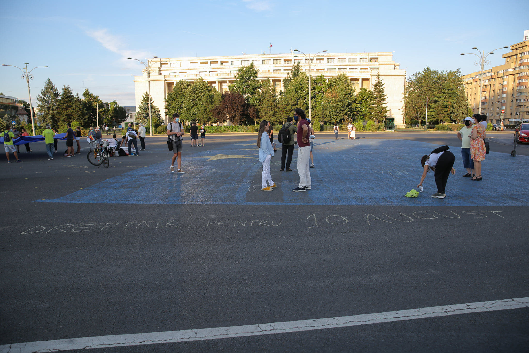 Protest simbolic în Piaţa Victoriei, la doi ani de la violențele înregistrate la “mitingul diasporei” din 10 august. “Vinovații să plătească”