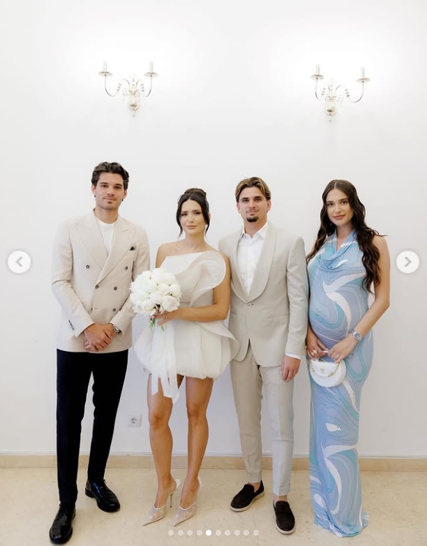 Cât costă rochia purtată de Elena Hagi la nunta lui Răzvan Marin cu Crina. Soția lui Ianis Hagi e însărcinată în opt luni