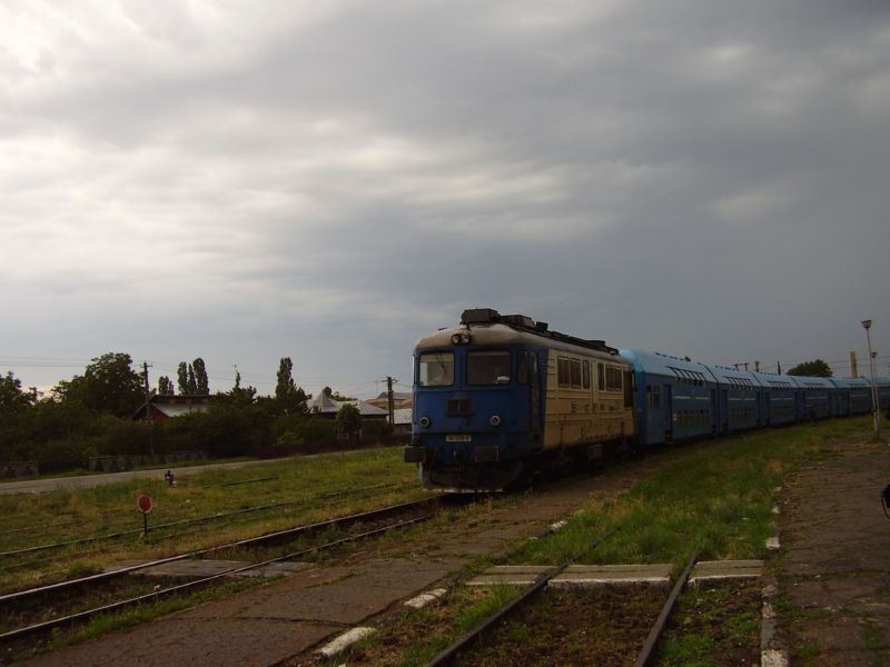 REPORTAJ/"Cugireana”, cândva cel mai lung tren din Europa, ducea zilnic 10.000 de navetişti. Acum este scos din circulaţie