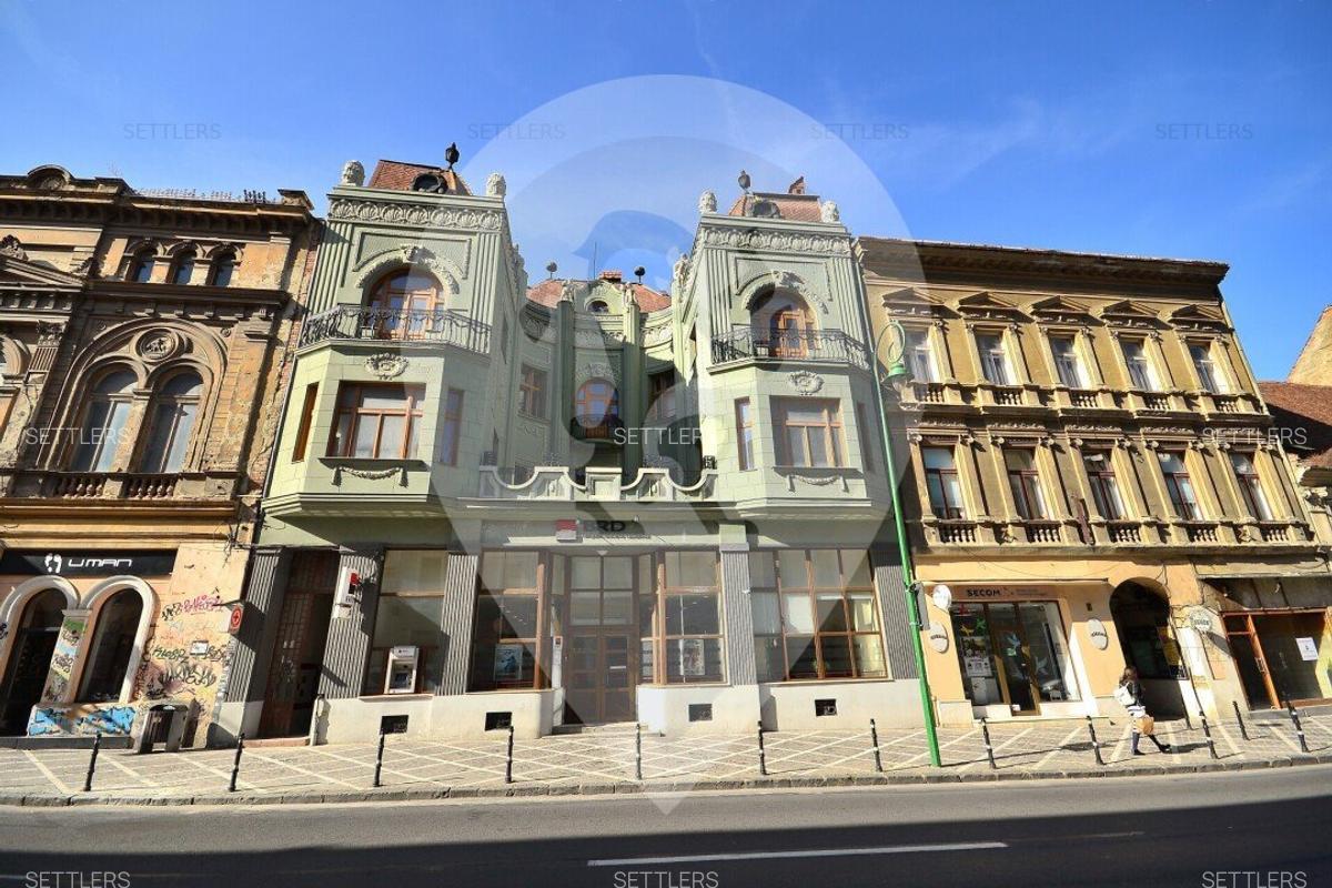 Brașovul scoate la vânzare un palat spectaculos din inima orașului, cu vedere spre Tâmpa, la preț de penthouse în centrul Bucureștiului