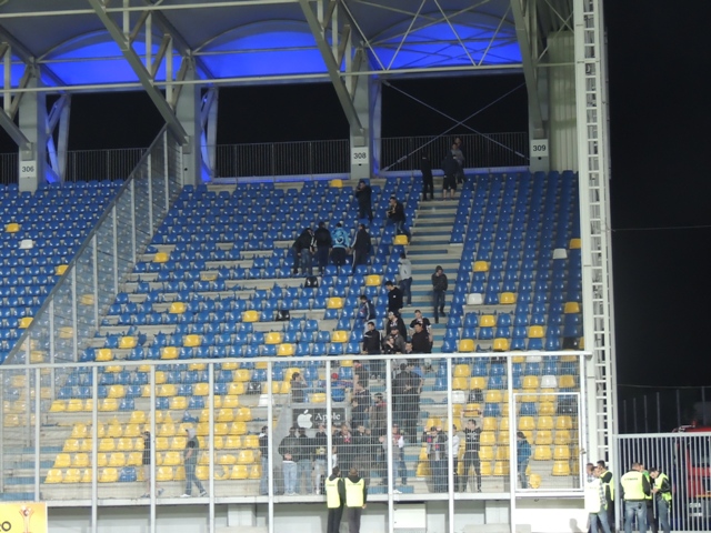 Petrolul-Steaua s-a lăsat cu urmări şi pe stadion. Fanii campioanei au distrus 281 de scaune 