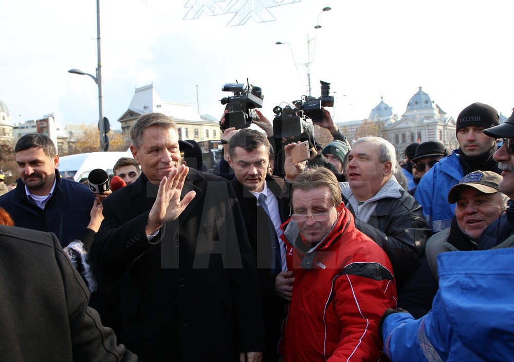 Preşedintele Iohannis a participat la ceremonia dedicată victimelor Revoluţiei, în Piaţa Universităţii / FOTO&VIDEO
