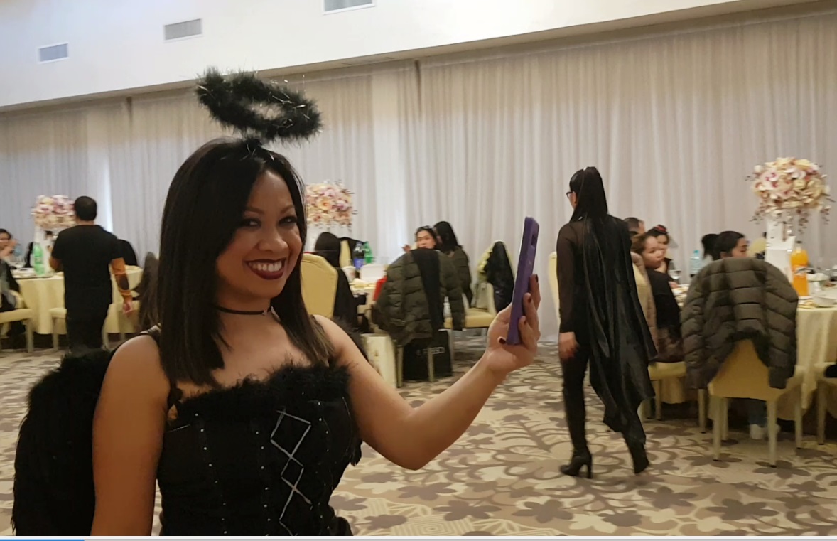 VIDEO/ Cum petrec filipinezele din România de Halloween. Dansează pe „Thriller” îmbrăcate în vrăjitoare