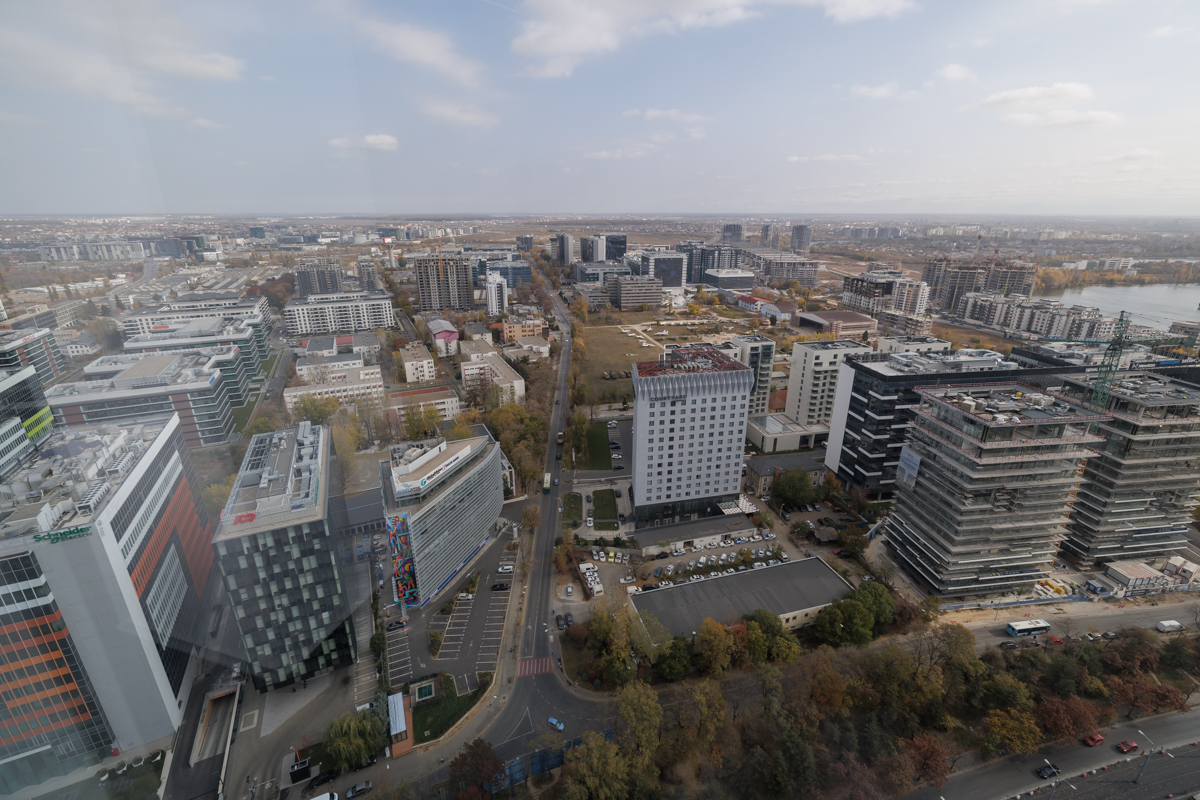 780 de oameni au urcat cele 620 de scări ale Sky Tower, cea mai înaltă clădire din București. Cel mai vârstnic participant a avut 77 de ani: „Merg la sală de cinci ori pe săptămână”