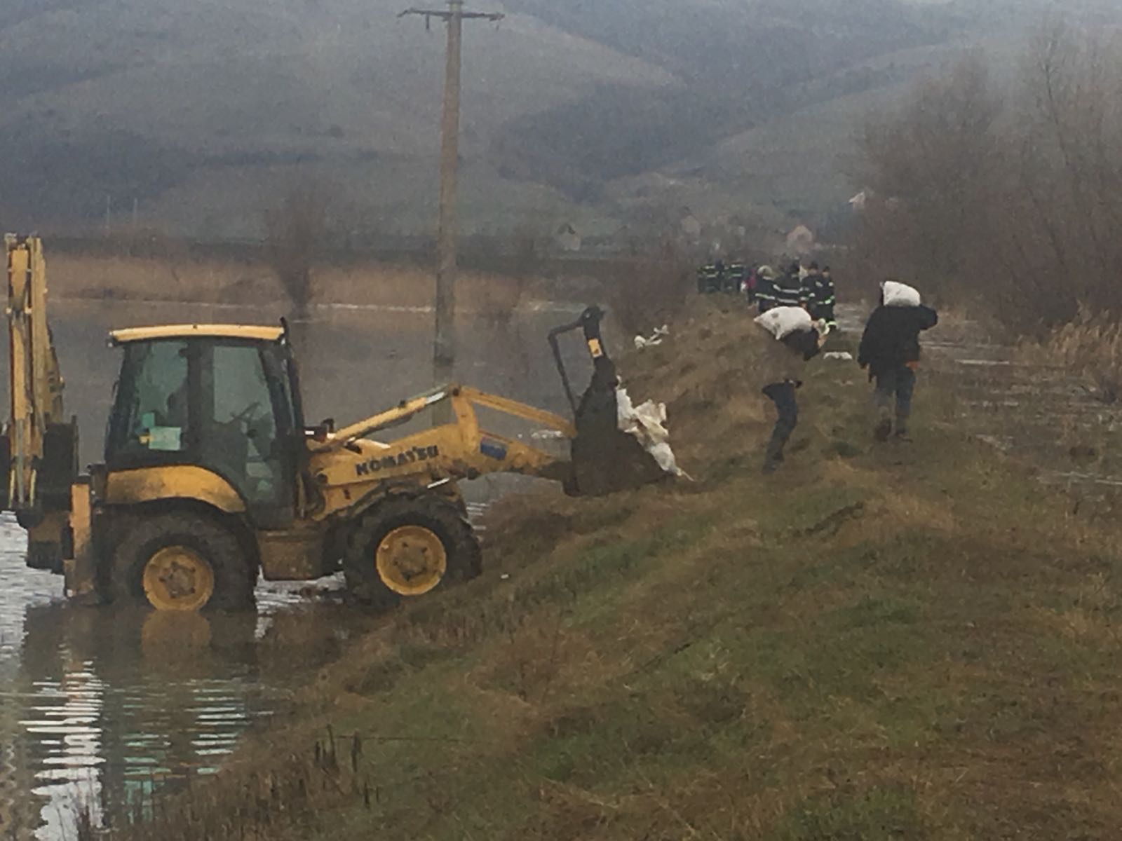 UPDATE: Digul de la Căpeni a rezistat orelor critice. Alerta se menține în zonă/FOTO&VIDEO