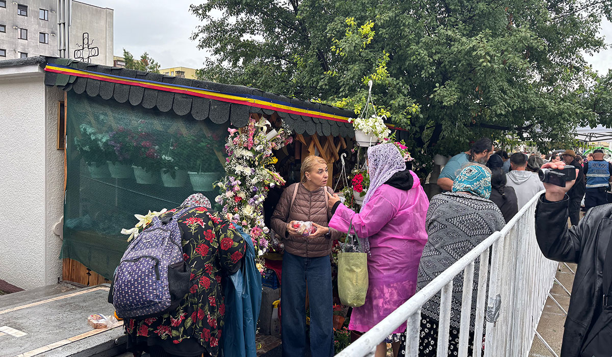 Reportaj de la cavoul Sfântului Preot Mărturisitor și legionar la tinerețe Ilie Lăcătușu, unde Icoana Arhanghelul Mihail, simbolul mișcării, a însuflețit pelerinii
