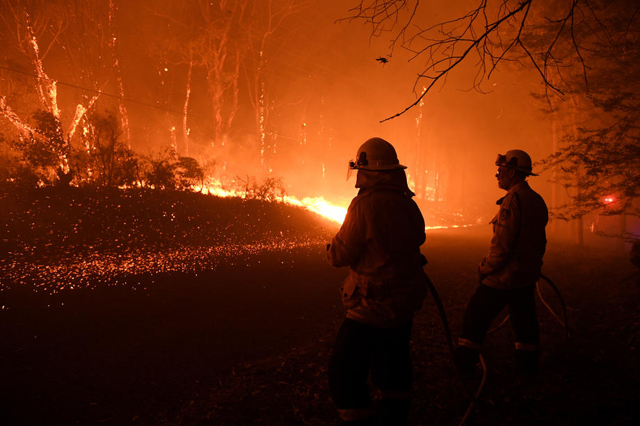 Australia e în flăcări. Incendiile sunt prea mari pentru a mai fi stinse, orașele se sufocă în fum