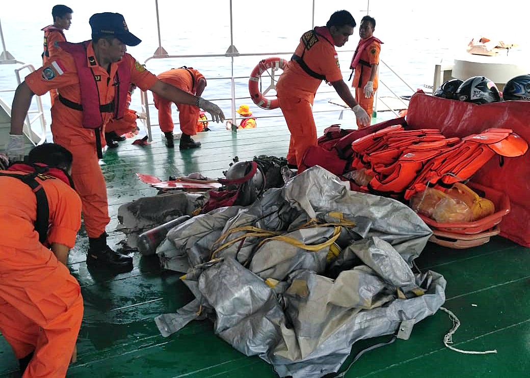 UPDATE | Accident aviatic în Indonezia. Echipele de salvare au recuperat 6 cadavre. Înainte ca avionul Lion Air să se prăbușească în mare, pilotul a raportat defecțiuni tehnice (FOTO și VIDEO)