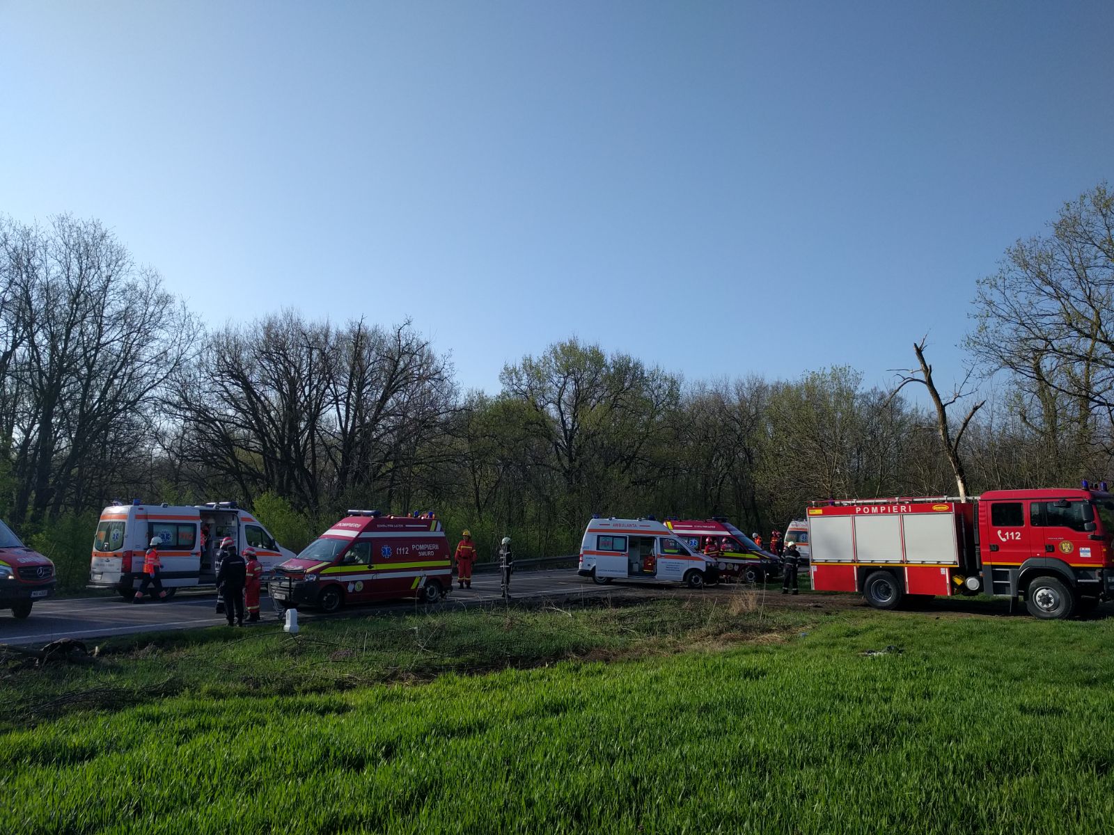 UPDATE/ Accident grav în Teleorman, pe DN6. O persoană a murit, alte 9 au ajuns la spital (FOTO)