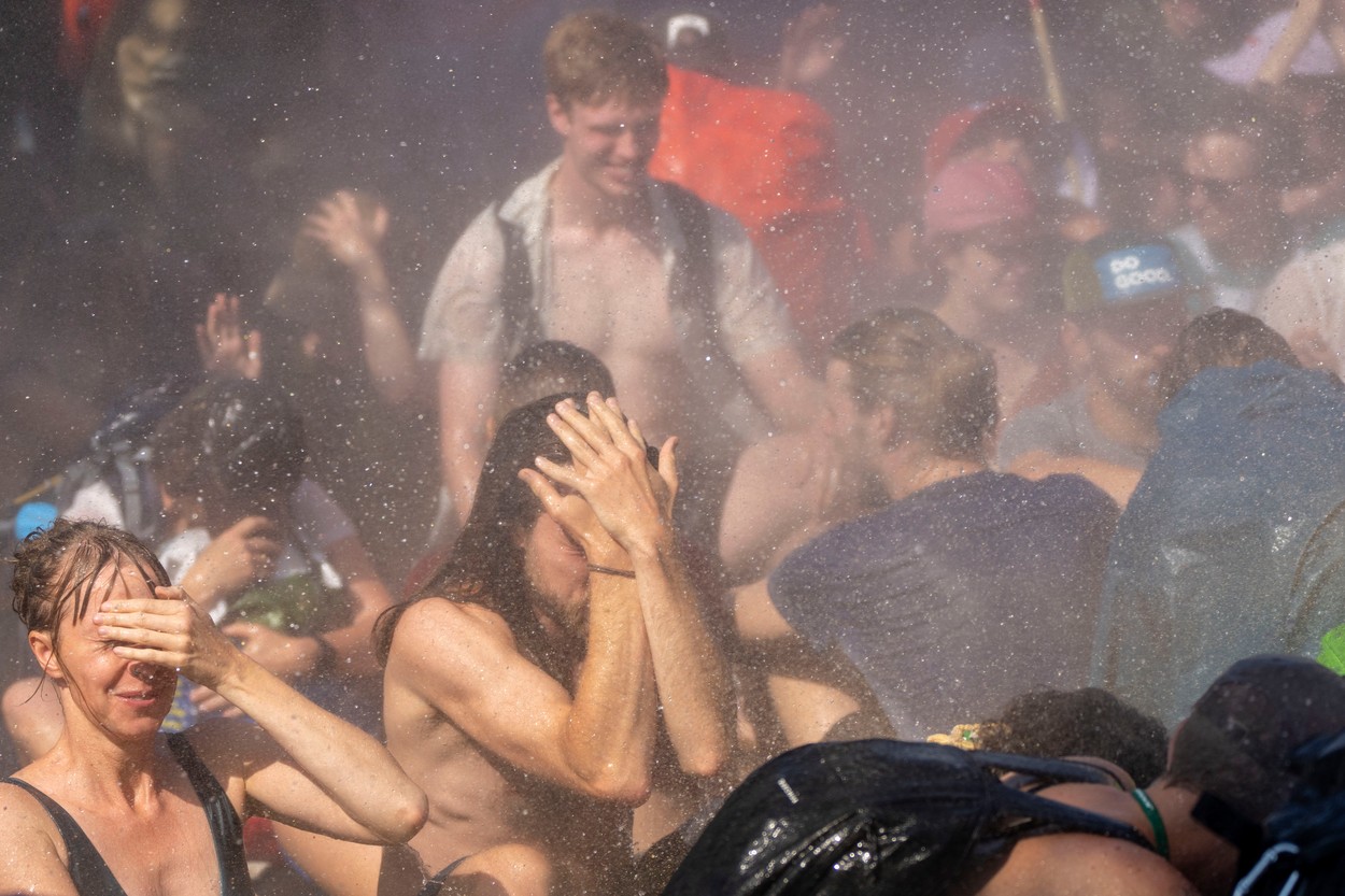 Mii de activiști de mediu reținuți în Olanda, la protestele față de subvenționarea industriei combustibililor fosili de către guvern