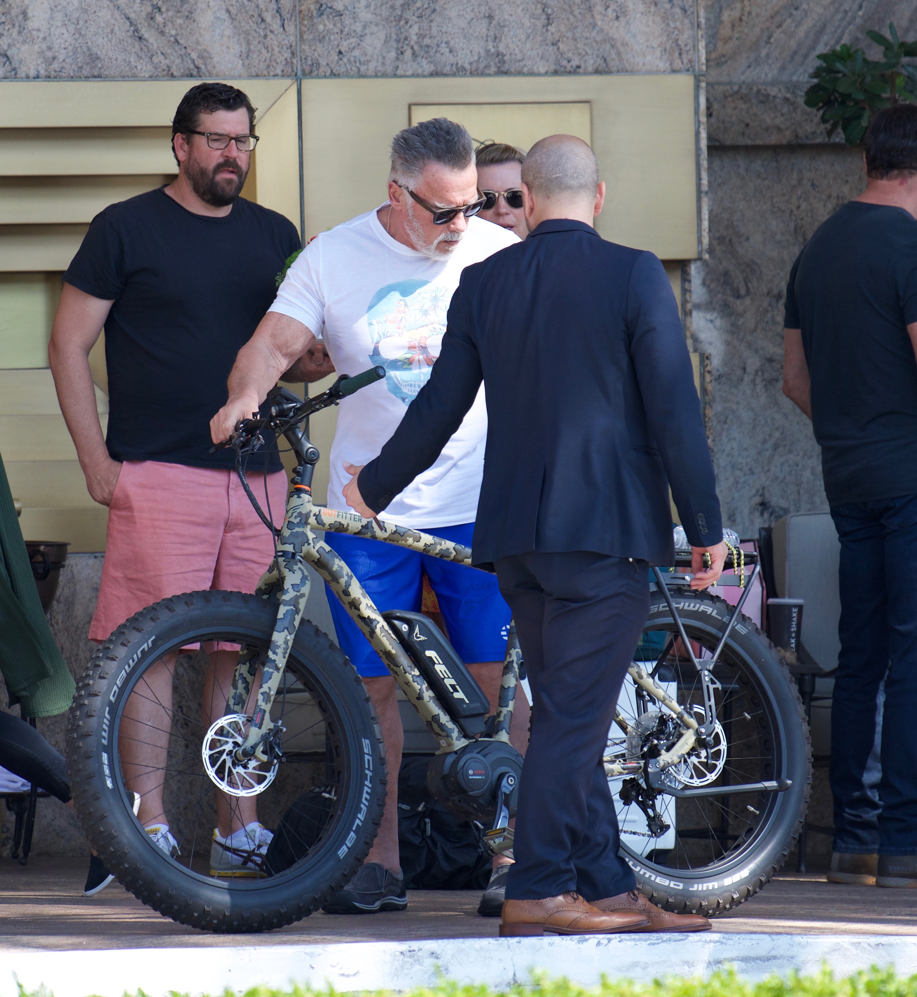 Arnold Schwarzenegger ține pasul cu iubita tinerică. Cum s-au afișat cei doi | FOTO