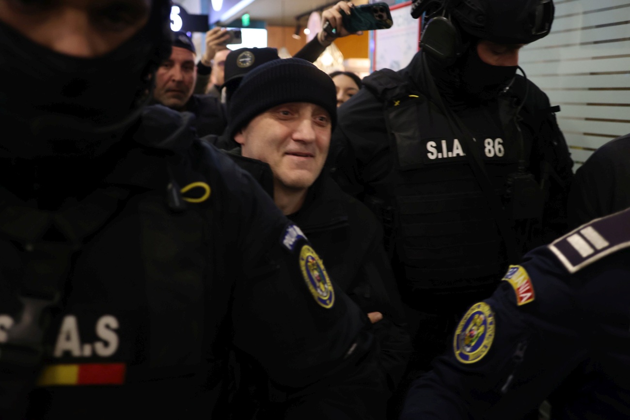 Horațiu Potra a fost adus în România după 9 luni sub escorta Poliției. Este acuzat de tentativă de lovitură de stat alături de Călin Georgescu