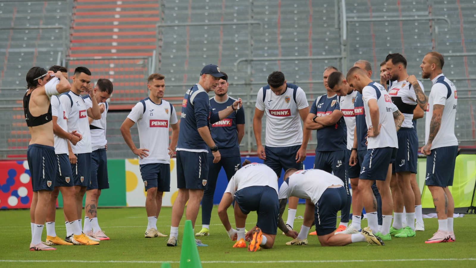EURO 2024 | Au fost 16! Antrenament în efectiv redus, Edi Iordănescu a lăsat 10 jucători să se odihnească la hotel